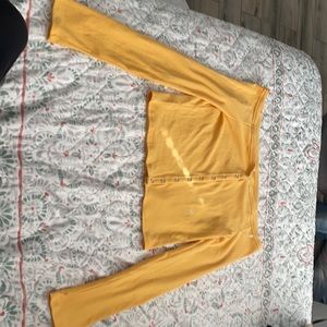 Off the shoulder yellow too long sleeve